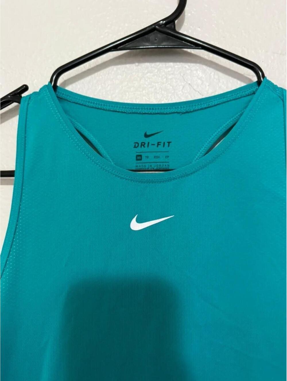 Nike XS women’s tank - Picture 2 of 3